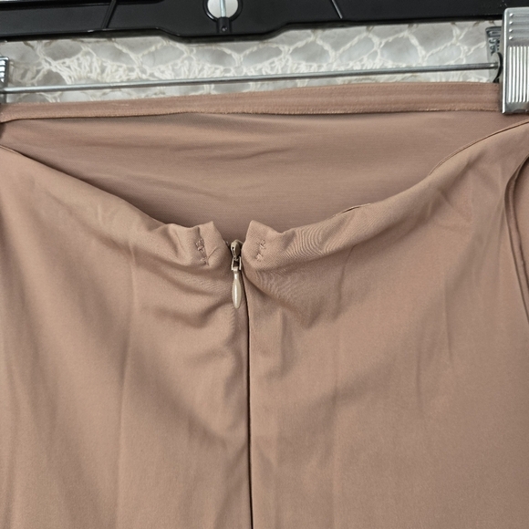 Skims Strapless All-In-One Onsie Jumpsuit Playsuit Size M Neutral Tan - Picture 8 of 12